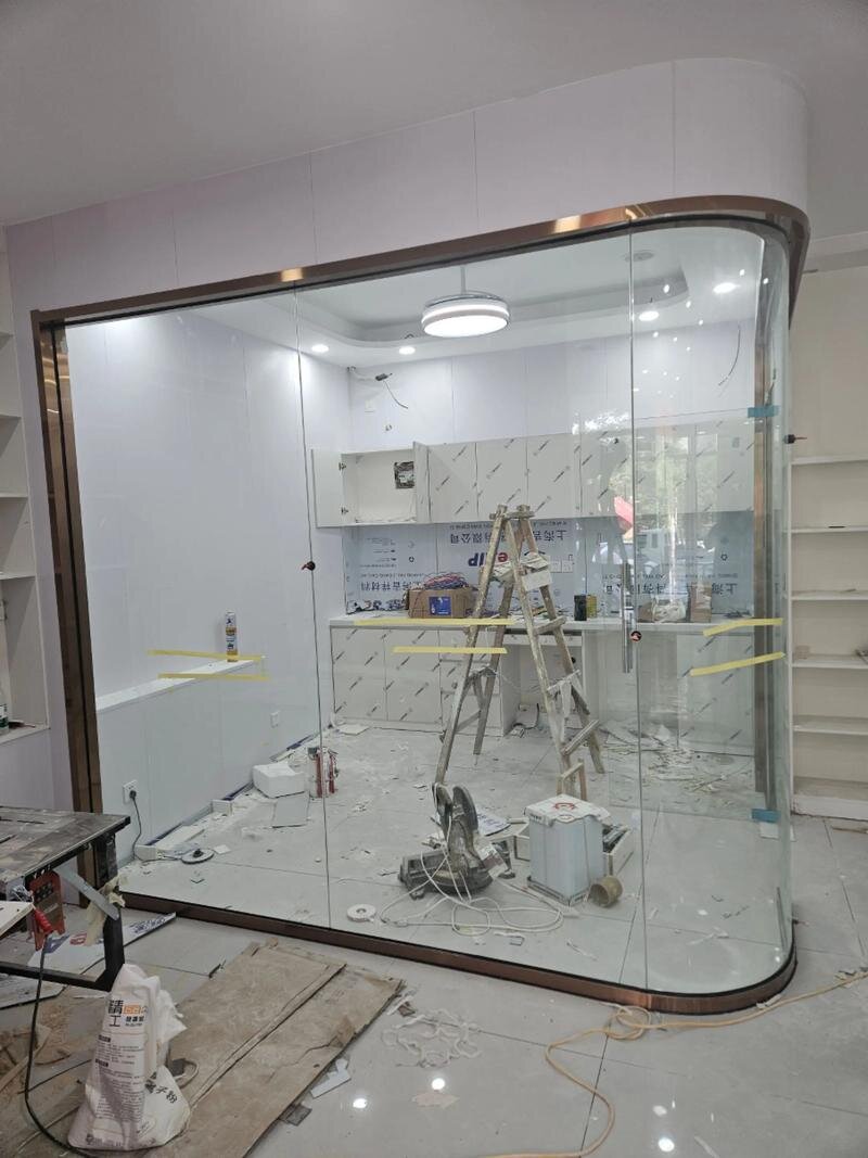 莱芜市弧形楼梯玻璃异形展柜玻璃 - 价格
